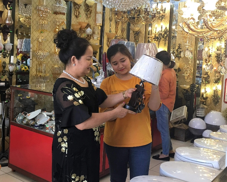 Người phụ nữ "giỏi việc nước, đảm việc nhà"