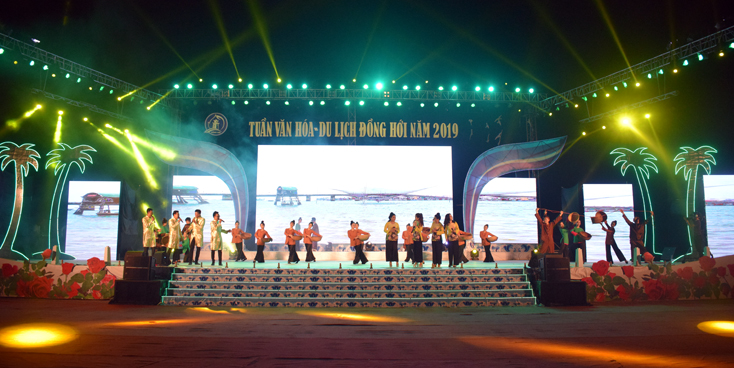 TP. Đồng Hới: Ấn tượng chương trình nghệ thuật "Đồng Hới - Hoa hồng và Biển"