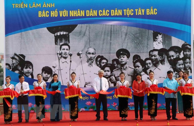 Triển lãm ảnh 'Bác Hồ với nhân dân các dân tộc Tây Bắc'
