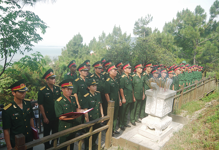 Bộ CHQS tỉnh: Dâng hương, báo công trước anh linh Đại tướng Võ Nguyên Giáp
