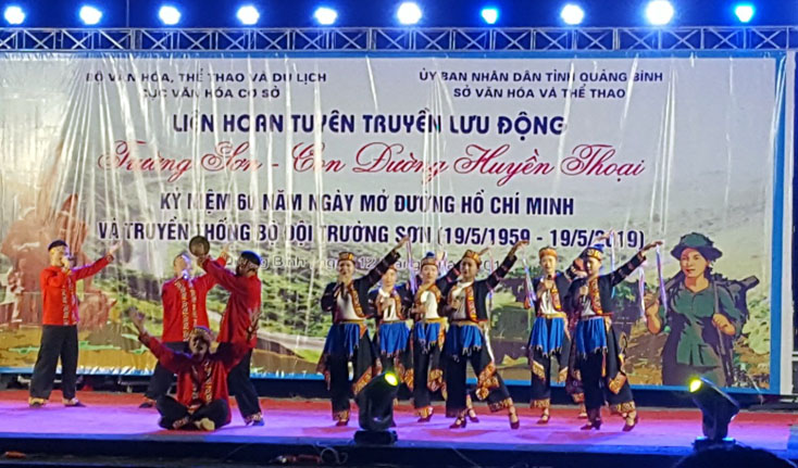 Liên hoan tuyên truyền lưu động "Trường Sơn-Con đường huyền thoại"
