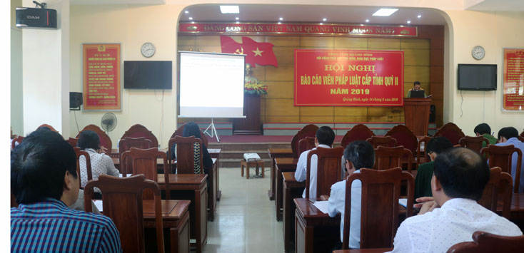 Phổ biến các văn bản pháp luật cho đội ngũ báo cáo viên