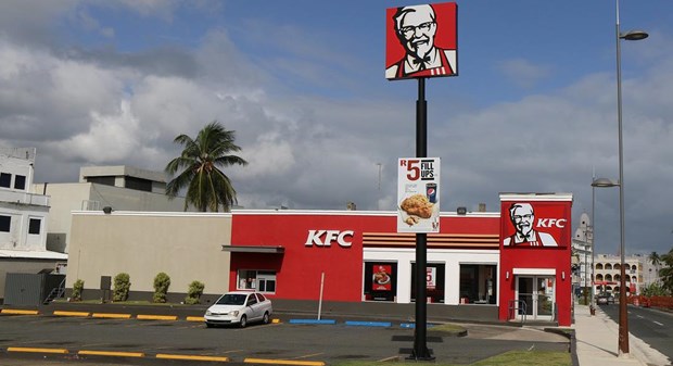 Bị cảnh sát bắt vì ''ăn chực'' gà rán ở KFC suốt một năm trời