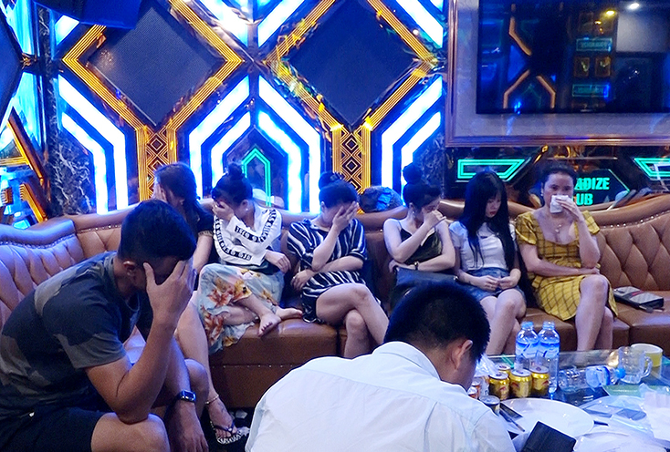 Xử phạt cơ sở kinh doanh karaoke vì để khách dùng ma túy bay, lắc