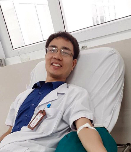 Cán bộ y tế kịp thời hiến máu hiếm cấp cứu bệnh nhân