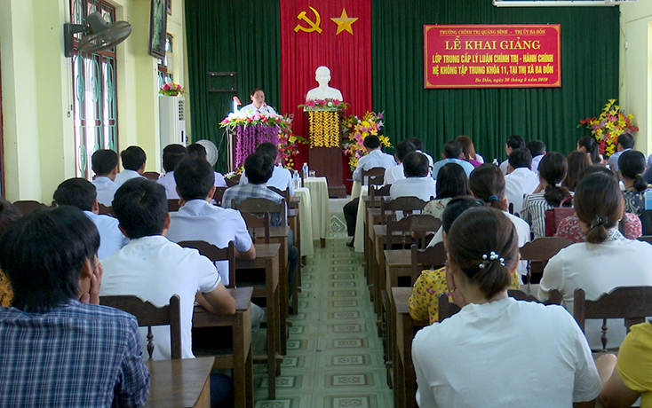 Khai giảng lớp trung cấp lý luận chính trị-hành chính hệ không tập trung khóa 11 năm 2019
