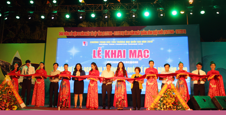 Khai mạc hội chợ công nghiệp và thương mại quốc tế-Quảng Bình 2019