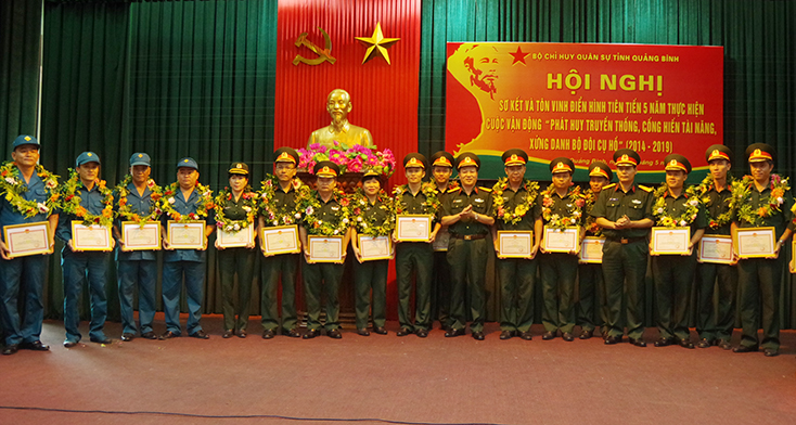 BỘ CHQS tỉnh: 18 cá nhân được tôn vinh trong cuộc vận động "Phát huy truyền thống, cống hiến tài năng, xứng danh Bộ đội Cụ Hồ"