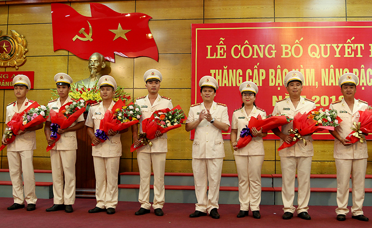 Công an tỉnh Quảng Bình: Tổ chức lễ thăng cấp bậc hàm, nâng bậc lương năm 2019