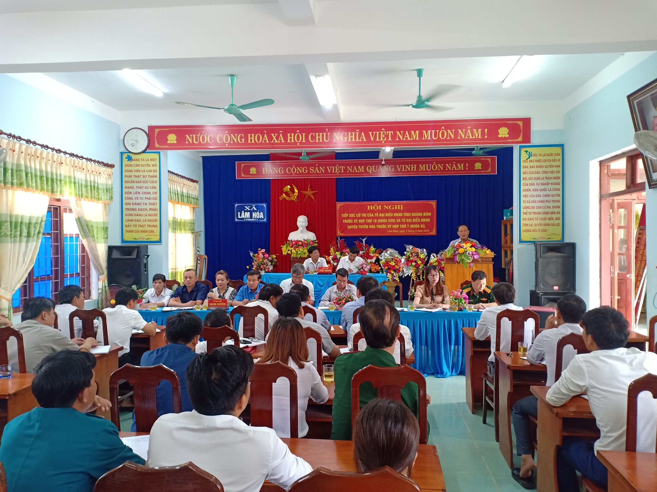 Đại biểu HĐND tỉnh tiếp xúc cử tri trước kỳ họp thứ 10