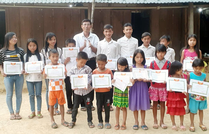 Thầy giáo bản Đoòng