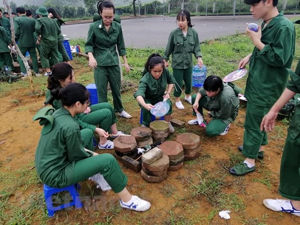Rèn kỹ năng quân sự: Học sinh 'cai' điện thoại và xa cơm mẹ nấu