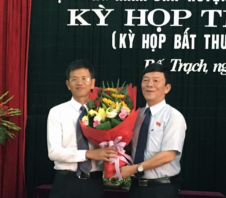 Đồng chí Trần Tiến Sỹ được bầu giữ chức danh Chủ tịch HĐND huyện Bố Trạch