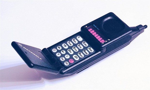 Công ty Mỹ trả 1.000 USD để bỏ smartphone, dùng điện thoại nắp gập