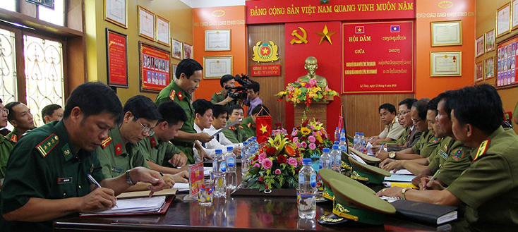 Hội đàm giữa Công an huyện Lệ Thủy và An ninh huyện Sê Pôn