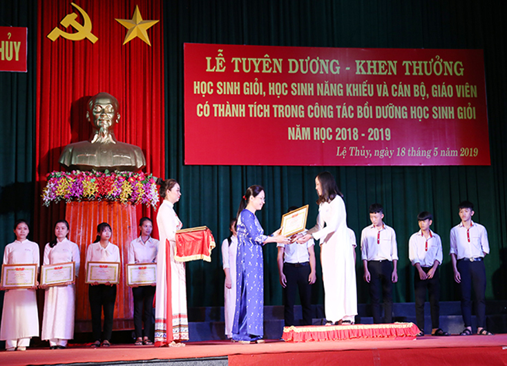 Lệ Thủy: Tập trung nâng cao chất lượng giáo dục toàn diện
