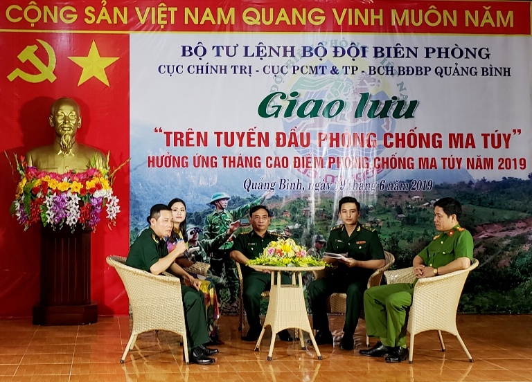 Chương trình giao lưu "Trên tuyến đầu phòng chống ma túy"
