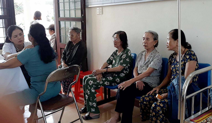 Tư vấn và chăm sóc người cao tuổi dựa vào cộng đồng: Mô hình cần nhân rộng