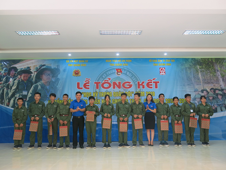 486 học viên hoàn thành chương trình "Học kỳ trong quân đội"