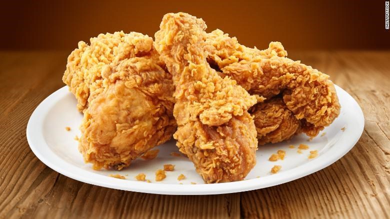 Ăn gà rán hằng ngày có thể làm tăng 13% nguy cơ tử vong