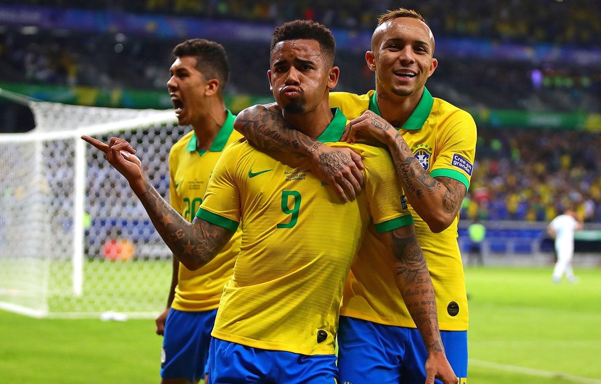 'Song sát' Jesus-Firmino tỏa sáng, Brazil gieo sầu cho Argentina