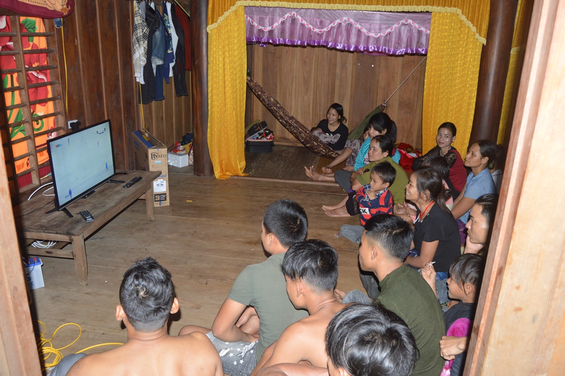 Đẩy nhanh việc hỗ trợ đầu thu truyền hình số cho các hộ nghèo, cận nghèo