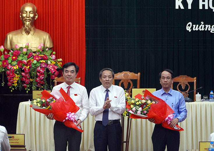 Ngày làm việc thứ nhất, kỳ họp thứ 10, HĐND tỉnh khoá XVII: Nghe các báo cáo, tờ trình và công tác nhân sự