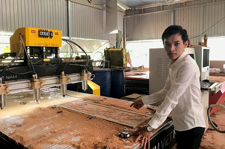 Chàng kỹ sư xây dựng bỏ nghề về quê làm… thợ mộc