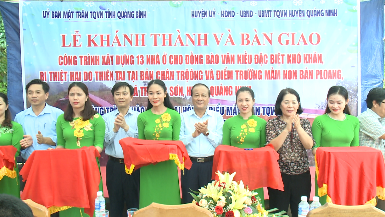 Khánh thành, bàn giao nhà ở cho đồng bào Vân Kiều và điểm trường mầm non xã Trường Sơn