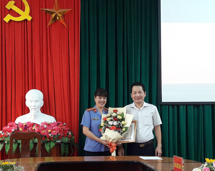 TP. Đồng Hới: Trao thưởng cho cá nhân trong đấu tranh với hoạt động "tín dụng đen"