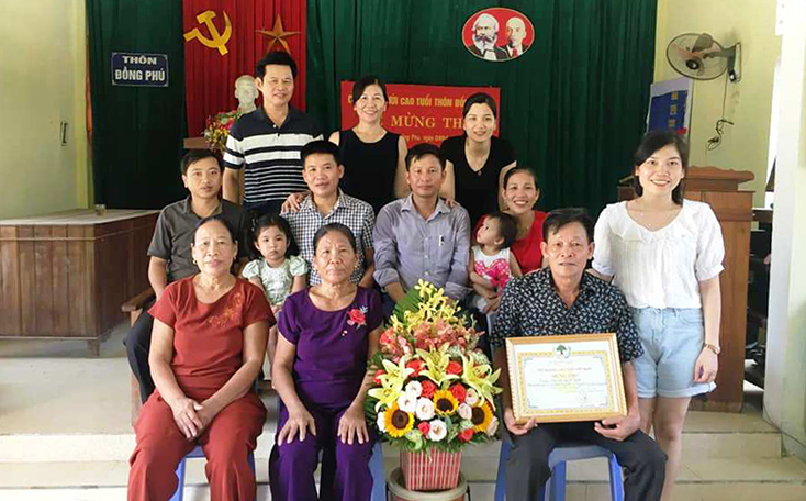 Gia đình nông dân nuôi 9 con ăn học thành tài