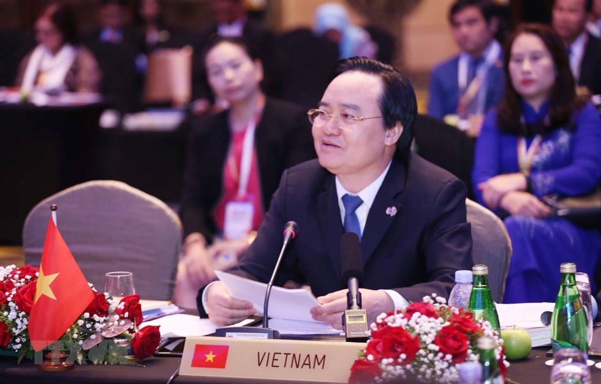 Bộ trưởng Phùng Xuân Nhạ: Cần xây dựng môi trường học tập hạnh phúc