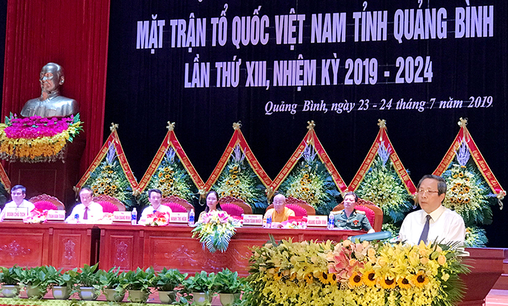 "Tiếp tục xây dựng và tăng cường khối đại đoàn kết toàn dân, tập hợp rộng rãi mọi tầng lớp nhân dân..." (*)