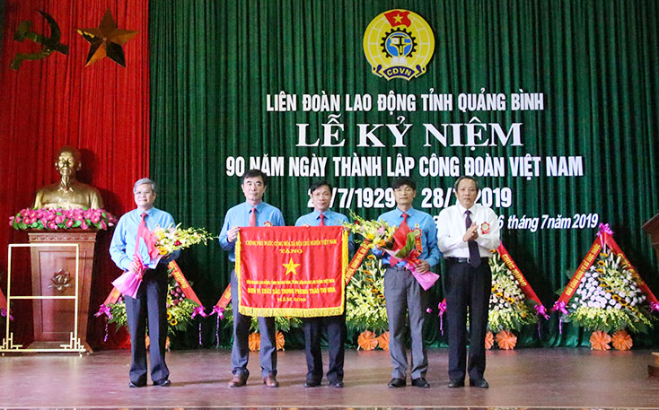 Công đoàn Quảng Bình tiếp tục tổ chức sâu rộng các phong trào thi đua yêu nước