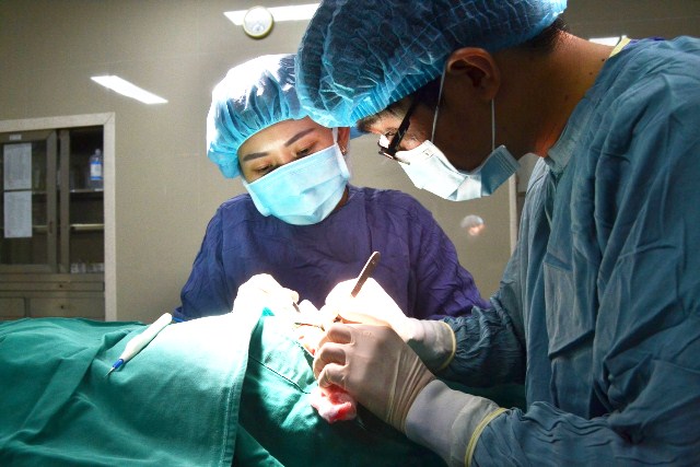 Tá hỏa với nốt ruồi 10 năm trên cánh mũi bỗng "hóa" ung thư da