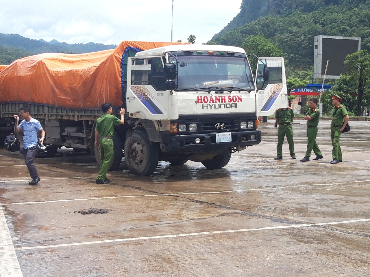 Minh Hóa: Khởi tố 2 đối tượng vận chuyển trái phép chất ma túy qua biên giới
