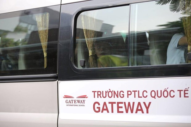 Bị bỏ quên trên xe ôtô, trẻ nhỏ cần làm gì để tìm cách thoát thân?