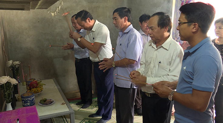 Quảng Trạch:  Thăm, động viên gia đình có trẻ em bị đuối nước