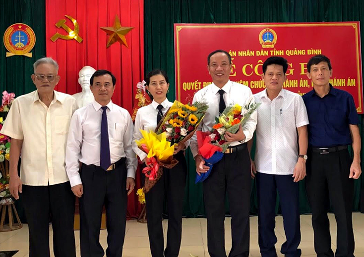 Công bố và trao quyết định bổ nhiệm Chánh án, Phó chánh án TAND huyện Lệ Thủy