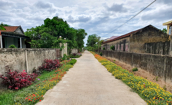 Những con đường của lòng dân…