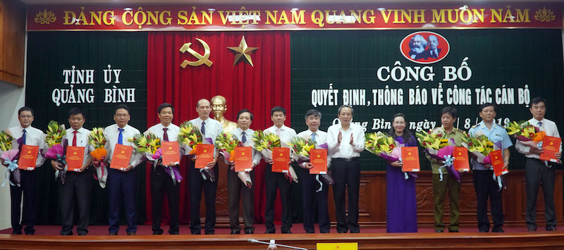 Thường trực Tỉnh ủy: Trao quyết định cho 13 cán bộ chủ chốt
