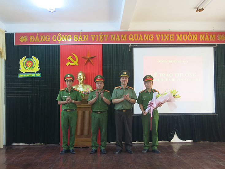 Khen thưởng Công an huyện Lệ Thủy trong đấu tranh chuyên án trốn thuế