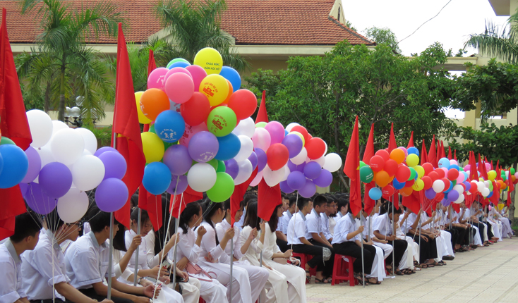Học sinh không bao bọc sách, vở bằng tấm nilon