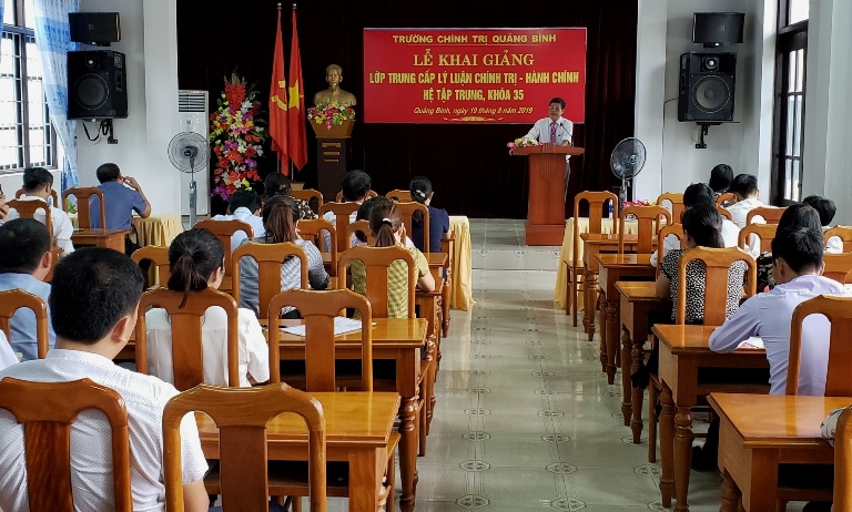 Khai giảng lớp trung cấp lý luận chính trị-hành chính, khóa 35