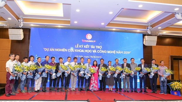 Vingroup sẽ tài trợ 124 tỷ đồng cho 20 dự án khoa học công nghệ