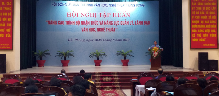 "Nâng cao trình độ nhận thức và năng lực quản lý, lãnh đạo văn học, nghệ thuật".