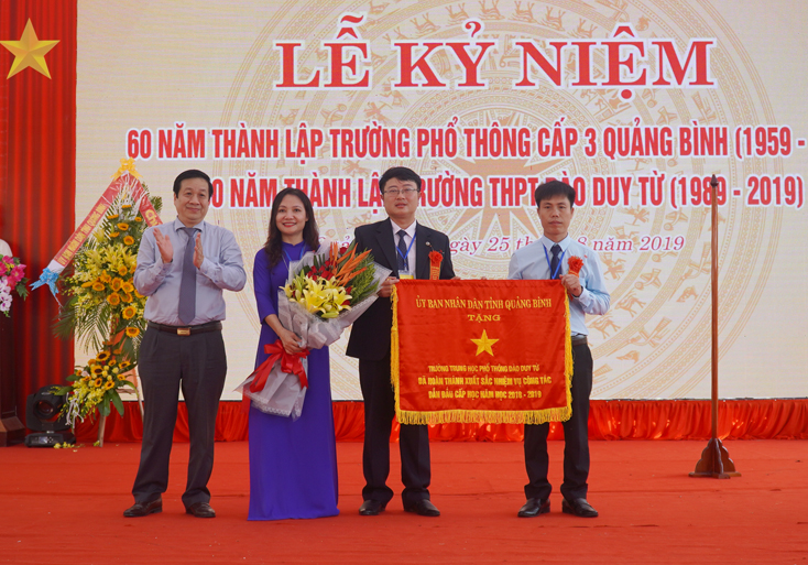Kỷ niệm 60 năm thành lập Trường phổ thông cấp 3 Quảng Bình và 30 năm Trường THPT Đào Duy Từ