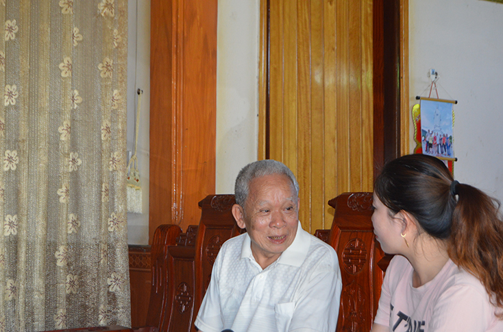 "Đất nghèo nuôi những anh hùng!"