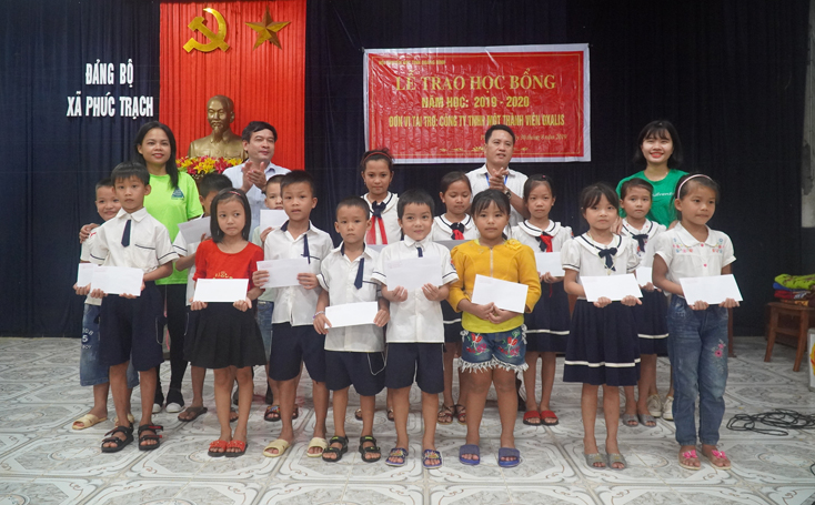Trao học bổng "Tiếp sức đến trường" năm học 2019-2020
