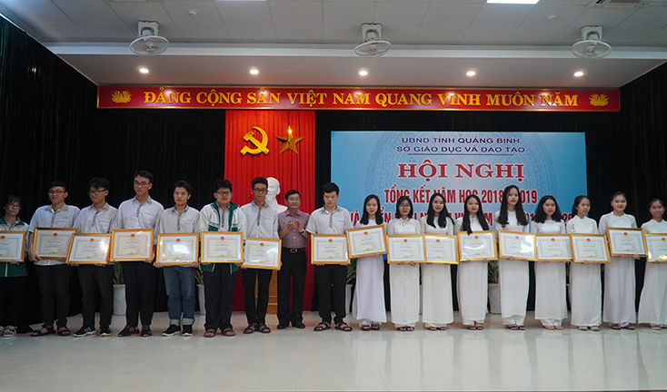 Quyết tâm thực hiện thắng lợi nhiệm vụ năm học